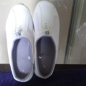 Ladies slides Skechers size 8 1/2